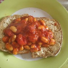 A picture of Fancy beans/tomatoes on toast.