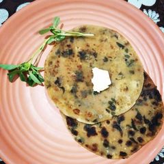 A picture of Methi paratha.