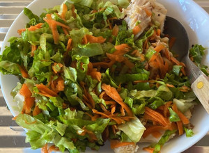 Foto de Salada de alface com atum