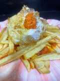 Patatas fritas con huevo y sobrasada
