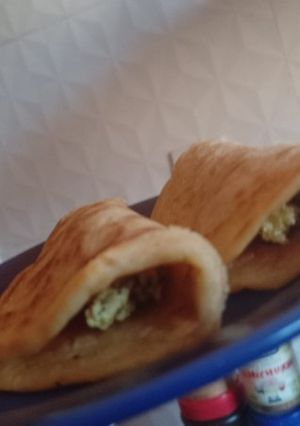 Una foto de Pancakes veganos salados rellenos de tofu