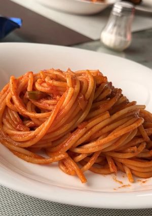 Una foto de Spaghettis con salsa de tomate 🍝