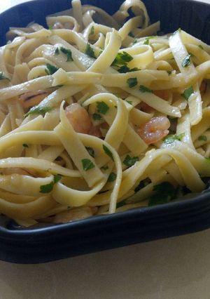 Una foto de Pasta con camarones al ajillo