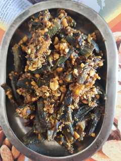 ભરેલા ભીંડા નું શાક (Bharela Bhinda Shak Recipe In Gujarati) રેસીપી મુખ્ય ફોટો