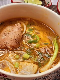 Hình của món Bún bò chả bì.