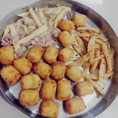 A picture of Potato cheese rolls.