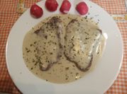Una foto de salsa roquefort para solomillo