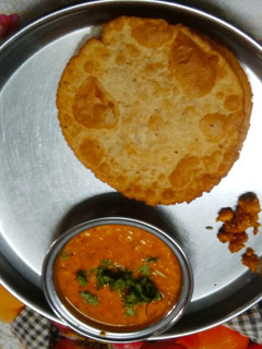 દાળ પકવાન (Dal Pakwan Recipe in Gujarati) રેસીપી મુખ્ય ફોટો