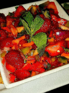 A picture of Mike's Peppered Fruit Salsa With Cinnamon Chips.