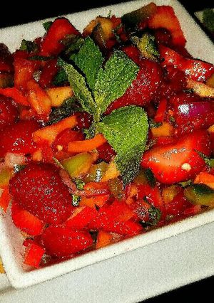 A picture of Mike's Peppered Fruit Salsa With Cinnamon Chips.