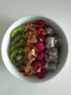 A picture of Pitaya, Kiwi, Rasberry, and Coconut Yogurt Bowl.