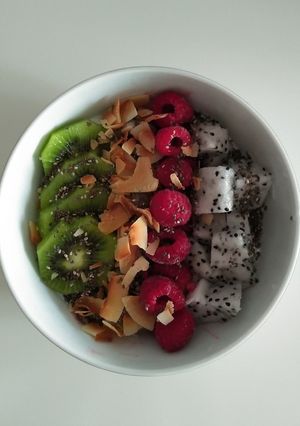 A picture of Pitaya, Kiwi, Rasberry, and Coconut Yogurt Bowl.