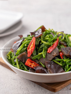 辣炒水蓮木耳 的食譜成品照片
