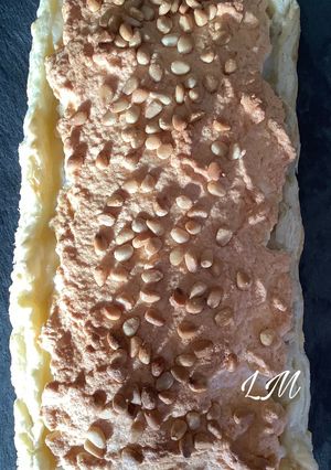 Una foto de Coca de llavaneras típica de San Juan para dos