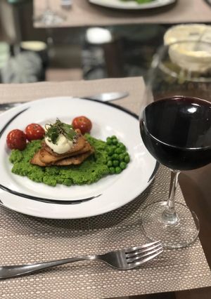 Foto de PESCADA AO MOLHO CÍTRICO com Purê de Ervilha e Hortelã