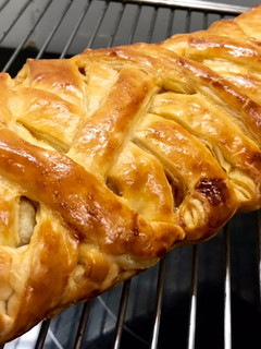 Una foto de Trenza de hojaldre rellena de atún