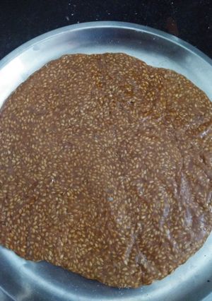 A picture of Til chikki.