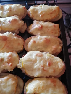 Una foto de Papas rellenas con salmón fresco... (Cocina mediterránea)