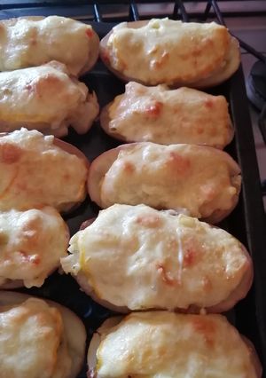 Una foto de Papas rellenas con salmón fresco... (Cocina mediterránea)