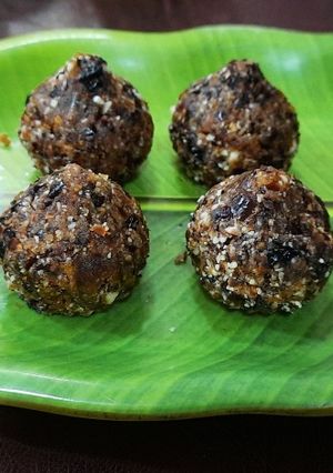 ड्रायफ्रूट मोदक (dry fruits modak recipe in marathi) रेसिपी चे मुख्य फोटो 