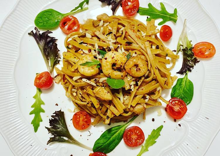 Simple Way to Prepare Ultimate Spicy prawn &amp; chicken Linguine  #NEWYEARNEWYOU