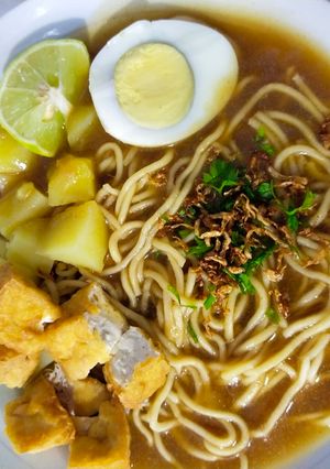Foto resep Emie / Mie rebus Medan (Vegetarian)