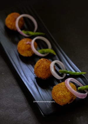 A picture of Dahi ke Gullar.