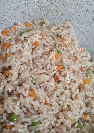 صورة لوصفة رز باللحمه مع بزيلا وجزر