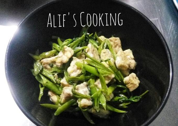 Cara Gampang Menyiapkan Oseng kangkung tempe, Lezat