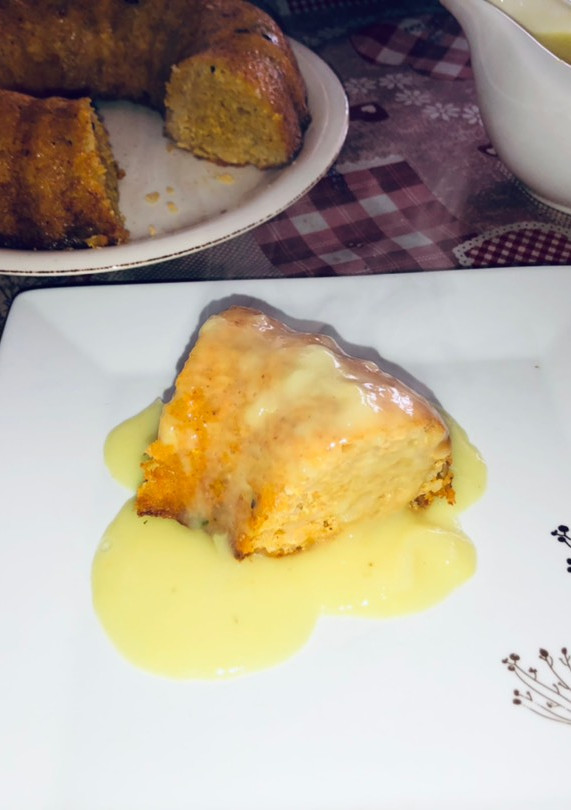 Una foto de Budín de arroz con salsa