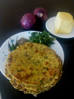 A picture of Missi Roti.
