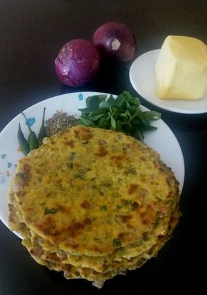 A picture of Missi Roti.