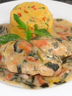 Una foto de Trutros de pollo a la toscana con polenta