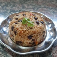A picture of Kala chana pulao.