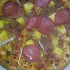 A picture of Cocktail pizza(anything goes).