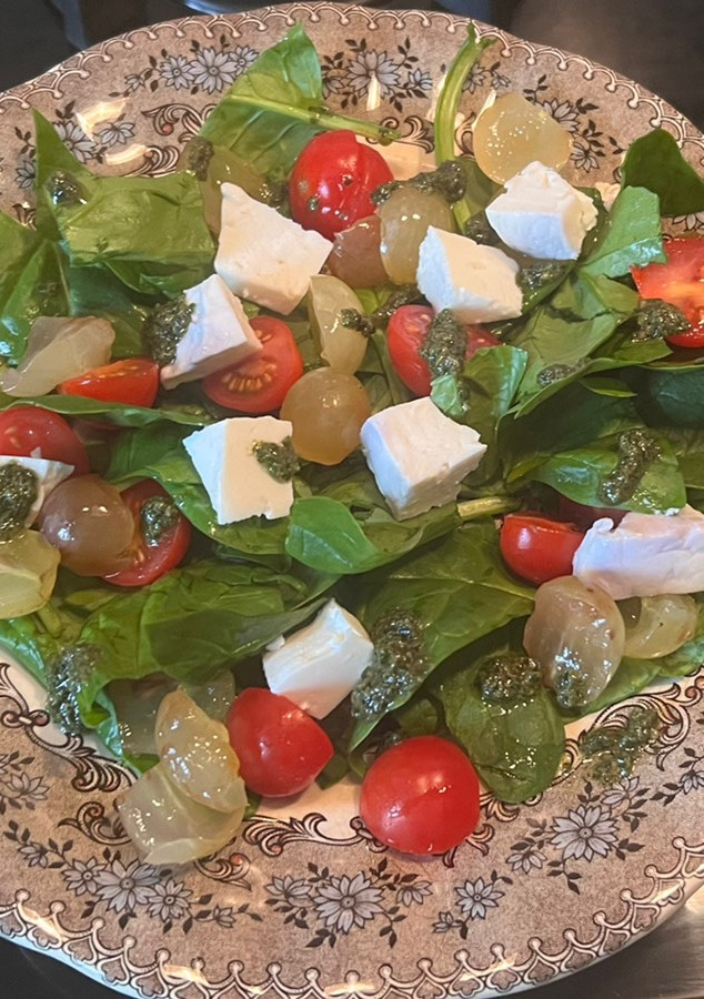 Una foto de Ensalada de espinacas
