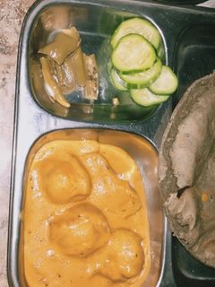 આખી ડુંગળી નુ શાક (Akhi Dungli Shak Recipe In Gujarati) રેસીપી મુખ્ય ફોટો