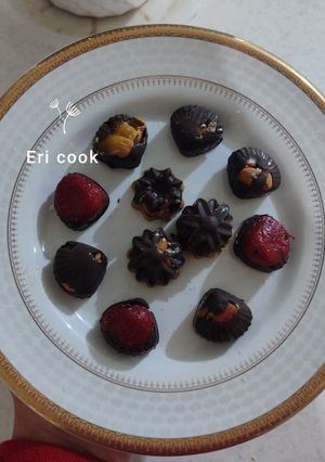 عکسی از دستور شکلات آجیلی و میوه ای