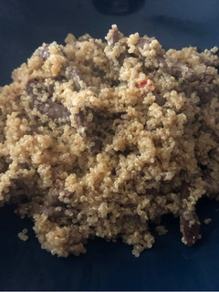 Una foto de Quinoa con ternera
