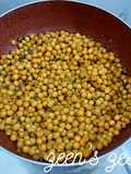 Safed Matar or Dry White Peas Fry