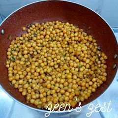 Safed Matar or Dry White Peas Fry A picture of Safed Matar or Dry White Peas Fry.
