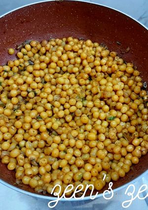 A picture of Safed Matar or Dry White Peas Fry.