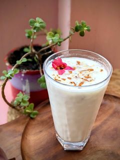 मीठी लस्सी (meethi lassi recipe in Hindi) रेसिपी मुख्य फोटो