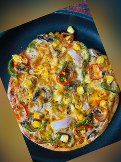 तवा पिज़्ज़ा (tawa pizza recipe in Hindi) रेसिपी मुख्य फोटो