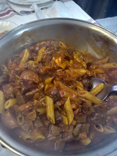 Una foto de Guiso de carne y fideos al paso