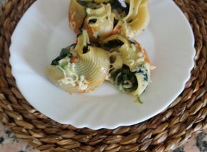 Foto principal de Lumaconi rellenos de espinacas gorgonzola y piñones