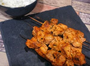 Una foto de Brochetas de cerdo con especias tandoori