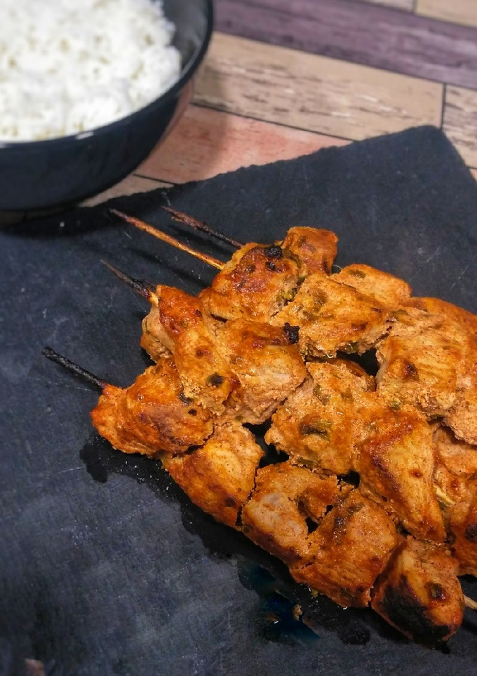 Una foto de Brochetas de cerdo con especias tandoori