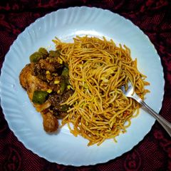 A picture of Chowmein and hostel style chilli chicken.