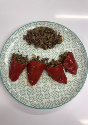 Una foto de Pimientos de piquillo rellenos de carne